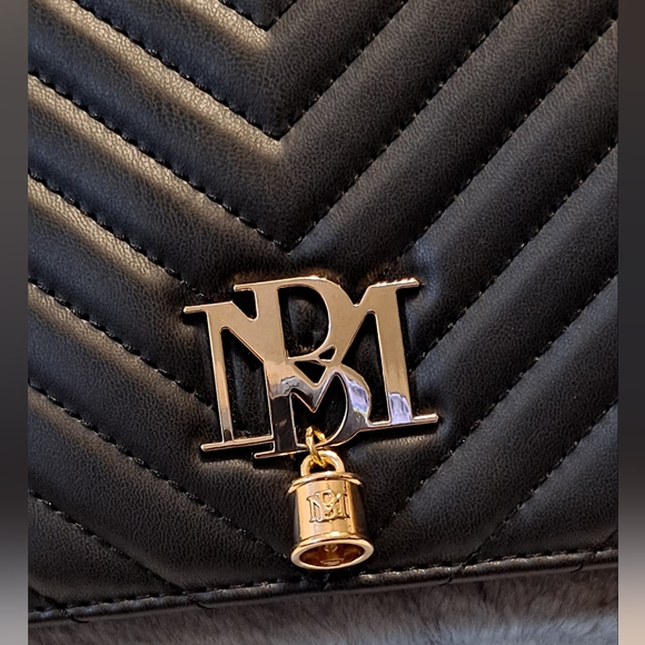 Badgley Mischka~ Black Quilted Crossbody Handbag - Picture 7 of 7